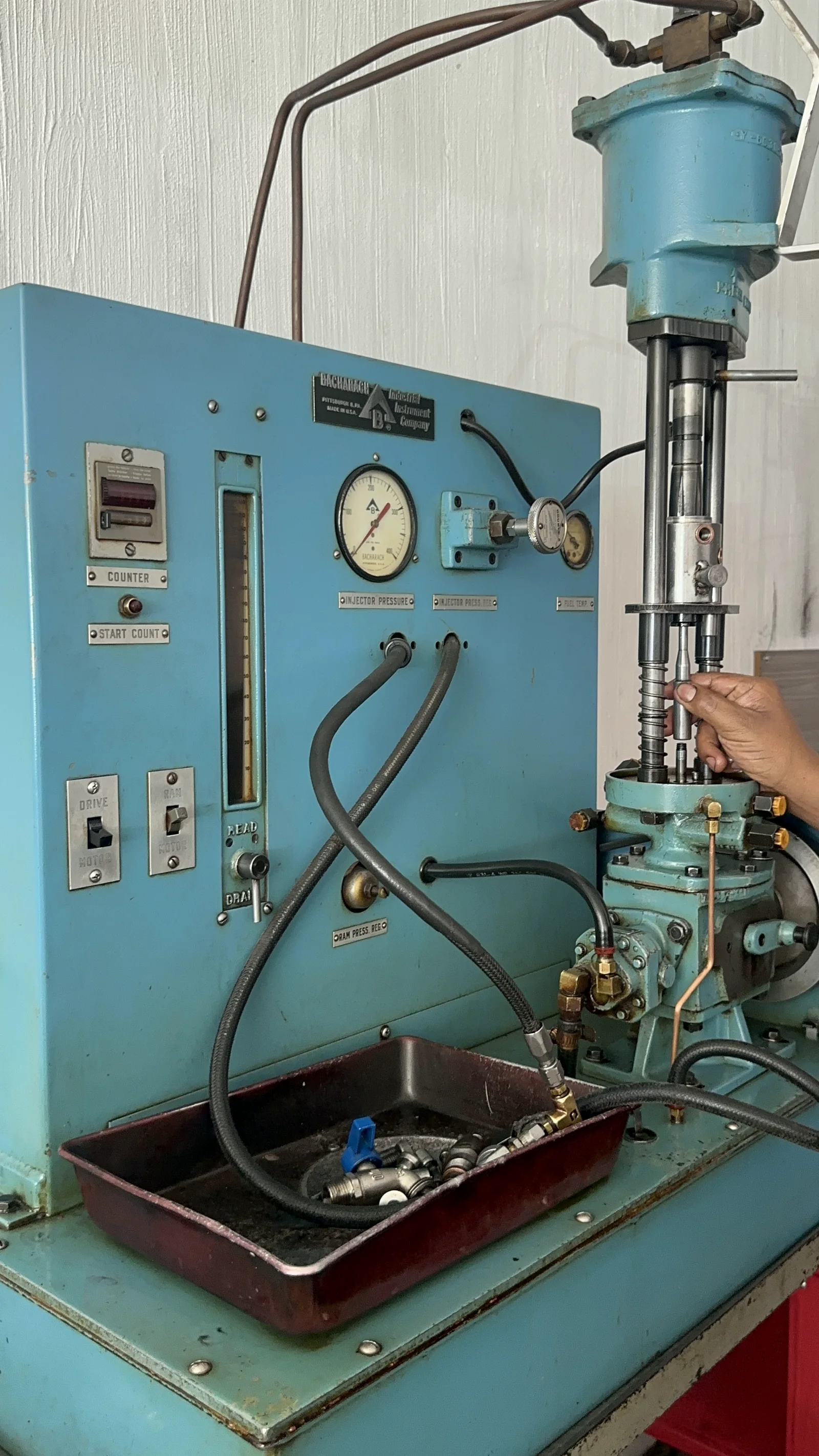 Preparación de inyector unitario para prueba en comparador Bacharach