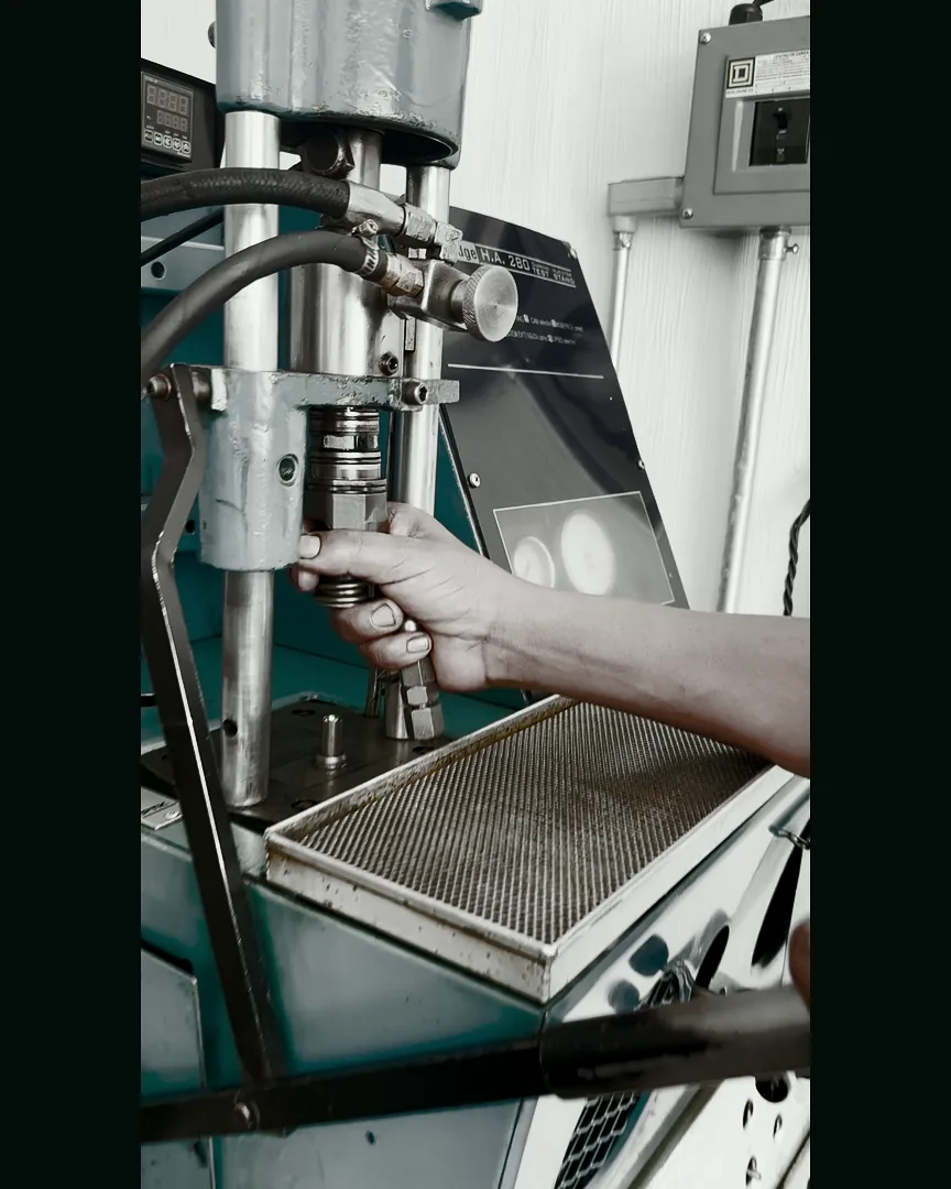 Inyector electrónico robusto instalado en un banco