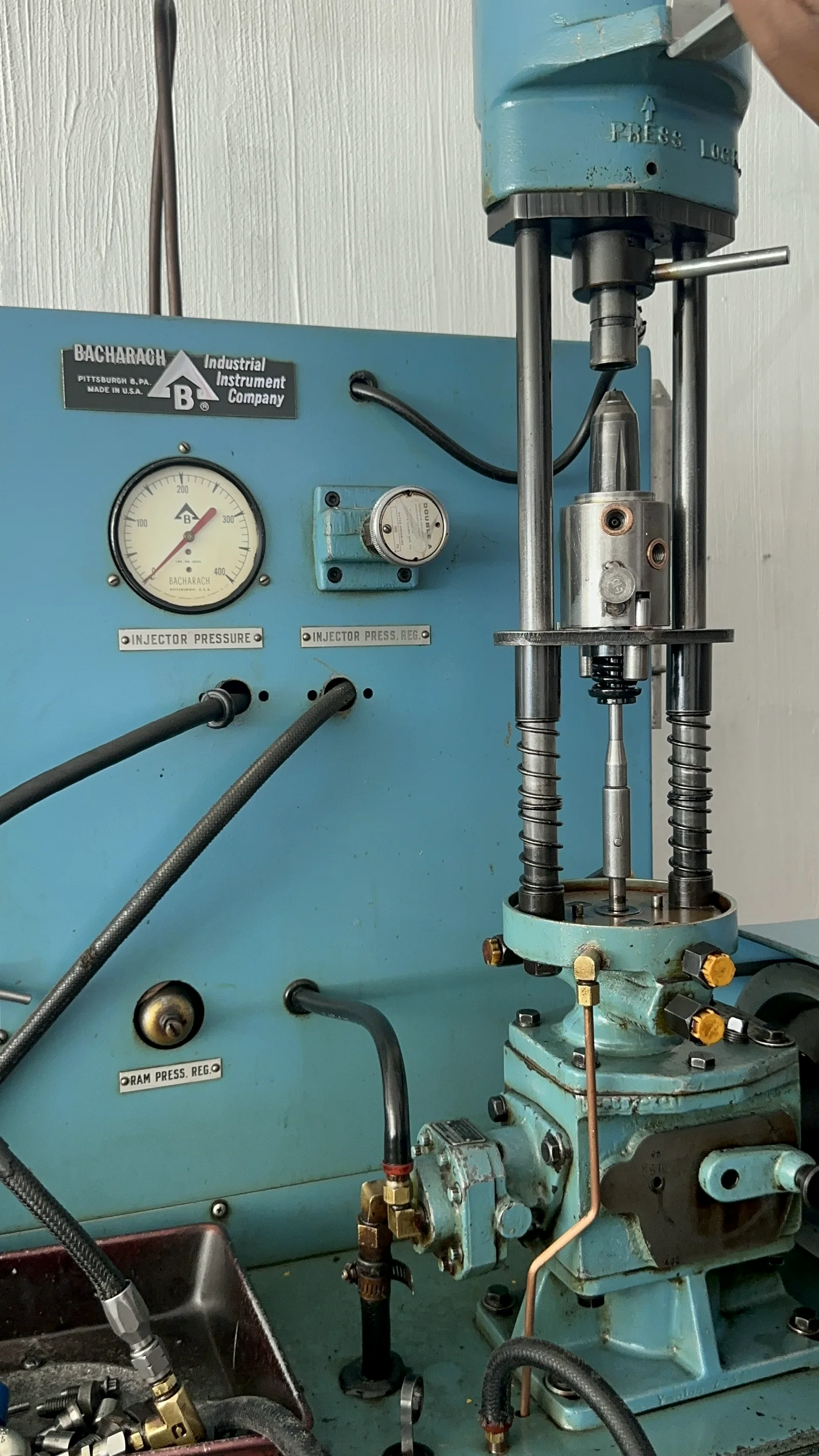 Componentes comparados durante una revisión en el laboratorio